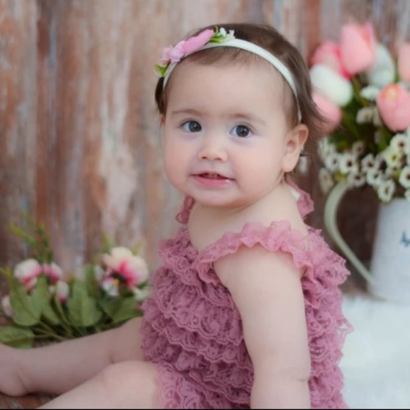 🎀 Dusty Rose Lace Photo shoot or Birthday Romper - Picture 4 of 10